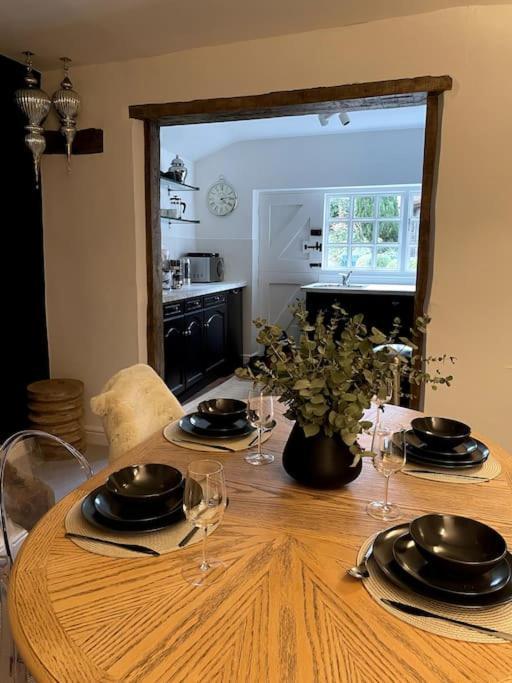 Entire Georgian Luxury Home - 3 Storey- High St Henley-In-Arden -Two Bedrooms-Sleeps 4 מראה חיצוני תמונה