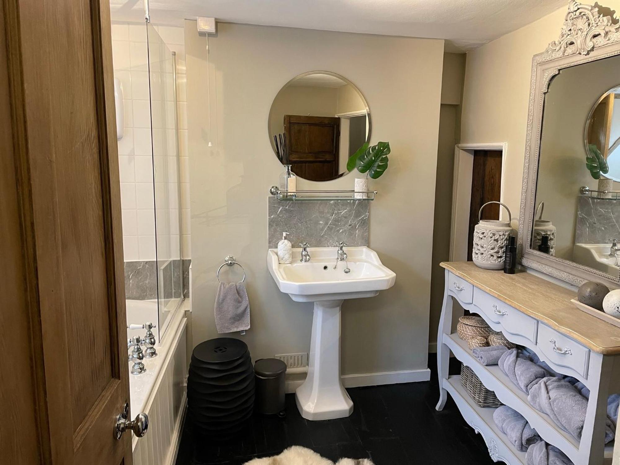 Entire Georgian Luxury Home - 3 Storey- High St Henley-In-Arden -Two Bedrooms-Sleeps 4 מראה חיצוני תמונה