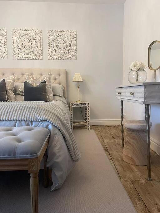 Entire Georgian Luxury Home - 3 Storey- High St Henley-In-Arden -Two Bedrooms-Sleeps 4 מראה חיצוני תמונה