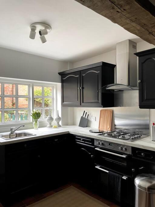 Entire Georgian Luxury Home - 3 Storey- High St Henley-In-Arden -Two Bedrooms-Sleeps 4 מראה חיצוני תמונה