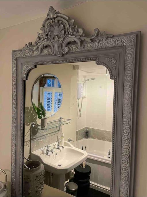 Entire Georgian Luxury Home - 3 Storey- High St Henley-In-Arden -Two Bedrooms-Sleeps 4 מראה חיצוני תמונה